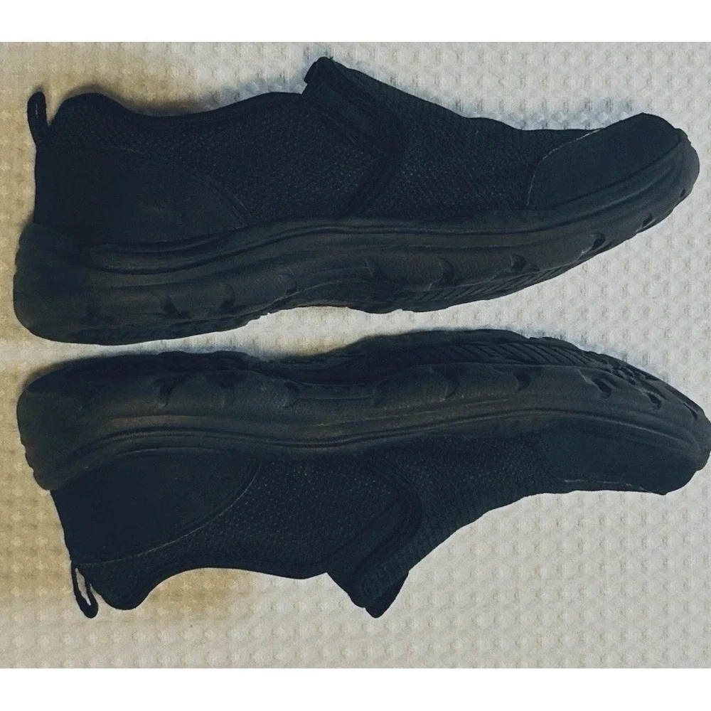 Skechers - Slip In Youth Size 3.5 Hiking Running Sneakers Black Relaxed Fit